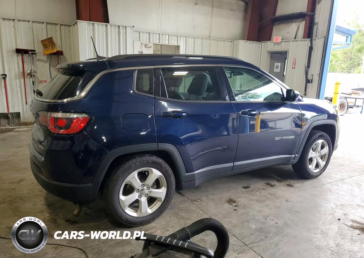 2018 Jeep Compass Latitude VIN:3C4NJDBB0JT315703 - 3