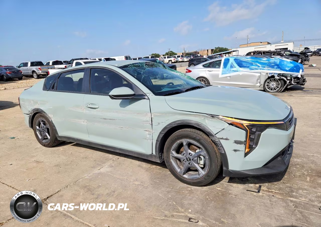 2025 Kia K4 Lxs VIN:3KPFT4DE3SE212674 - 4