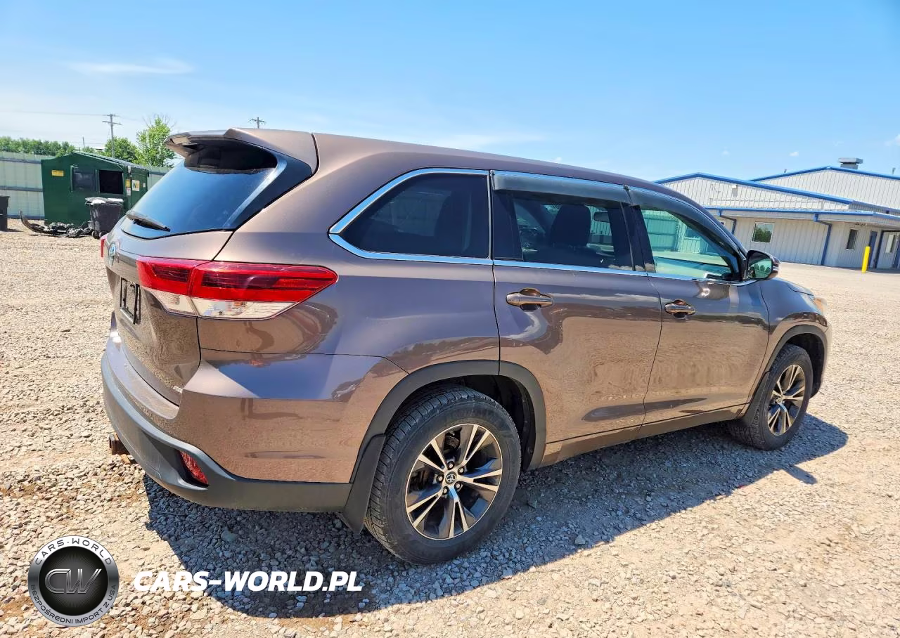 2018 Toyota Highlander VIN:5TDBZRFH4JS872177 - 3