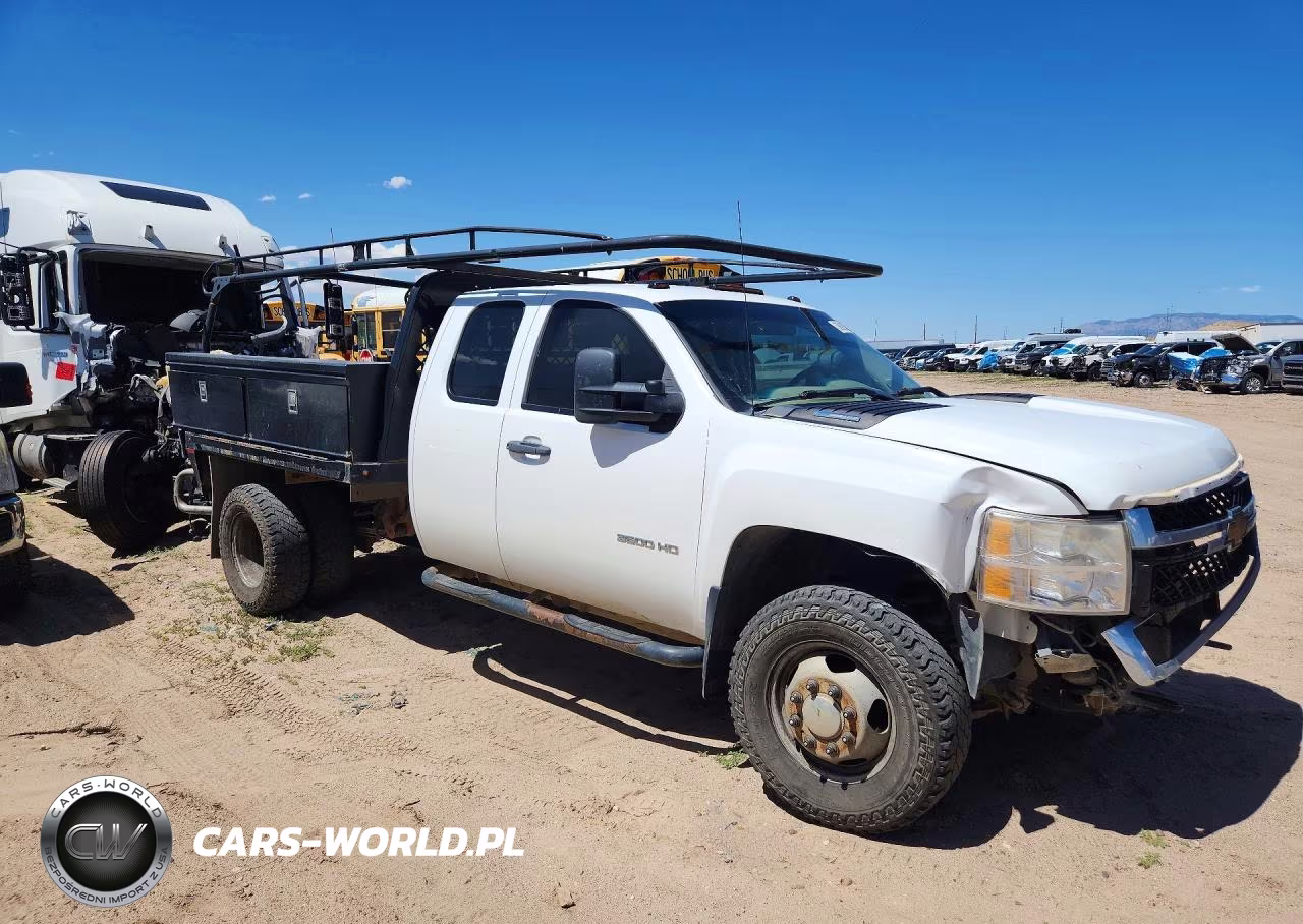 2011 Chevrolet Silverado K3500 VIN:1GB5KZCL5BZ157729 - 4