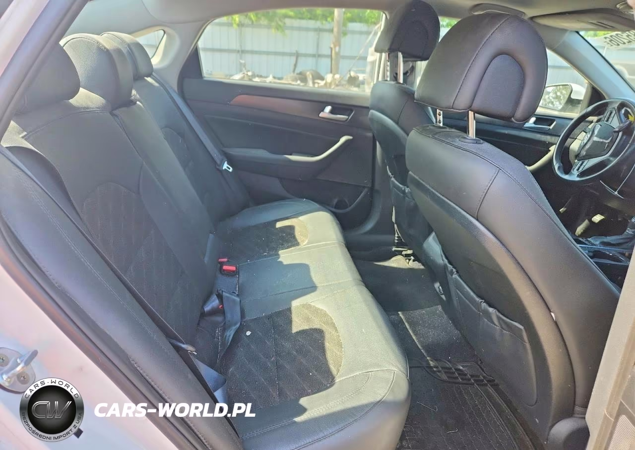 2017 Hyundai Sonata Sport VIN:5NPE34AF8HH440828 - 10