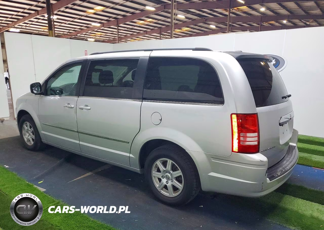 2010 Chrysler Town & Country Touring Plus VIN:2A4RR8D13AR386865 - 2