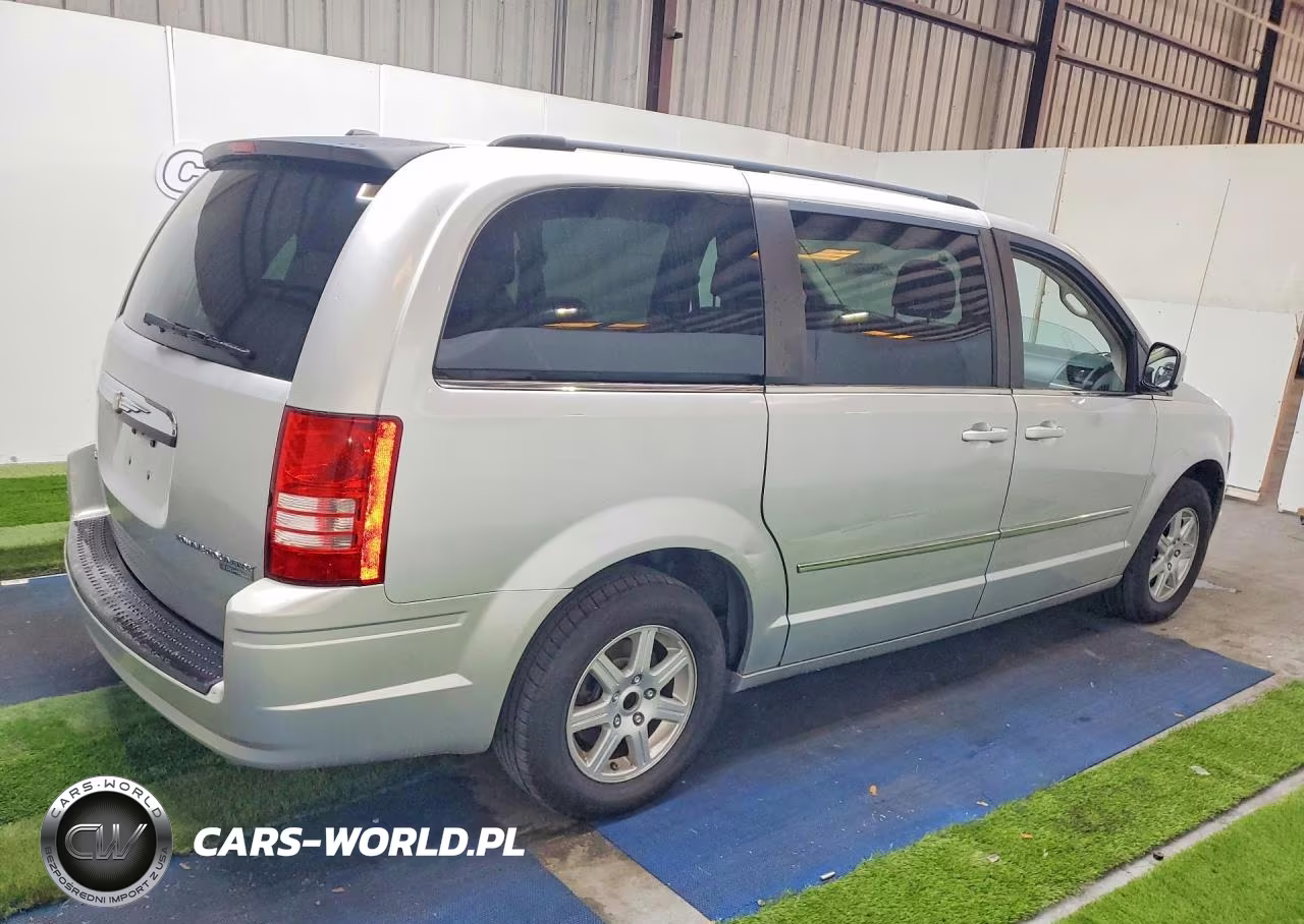 2010 Chrysler Town & Country Touring Plus VIN:2A4RR8D13AR386865 - 3