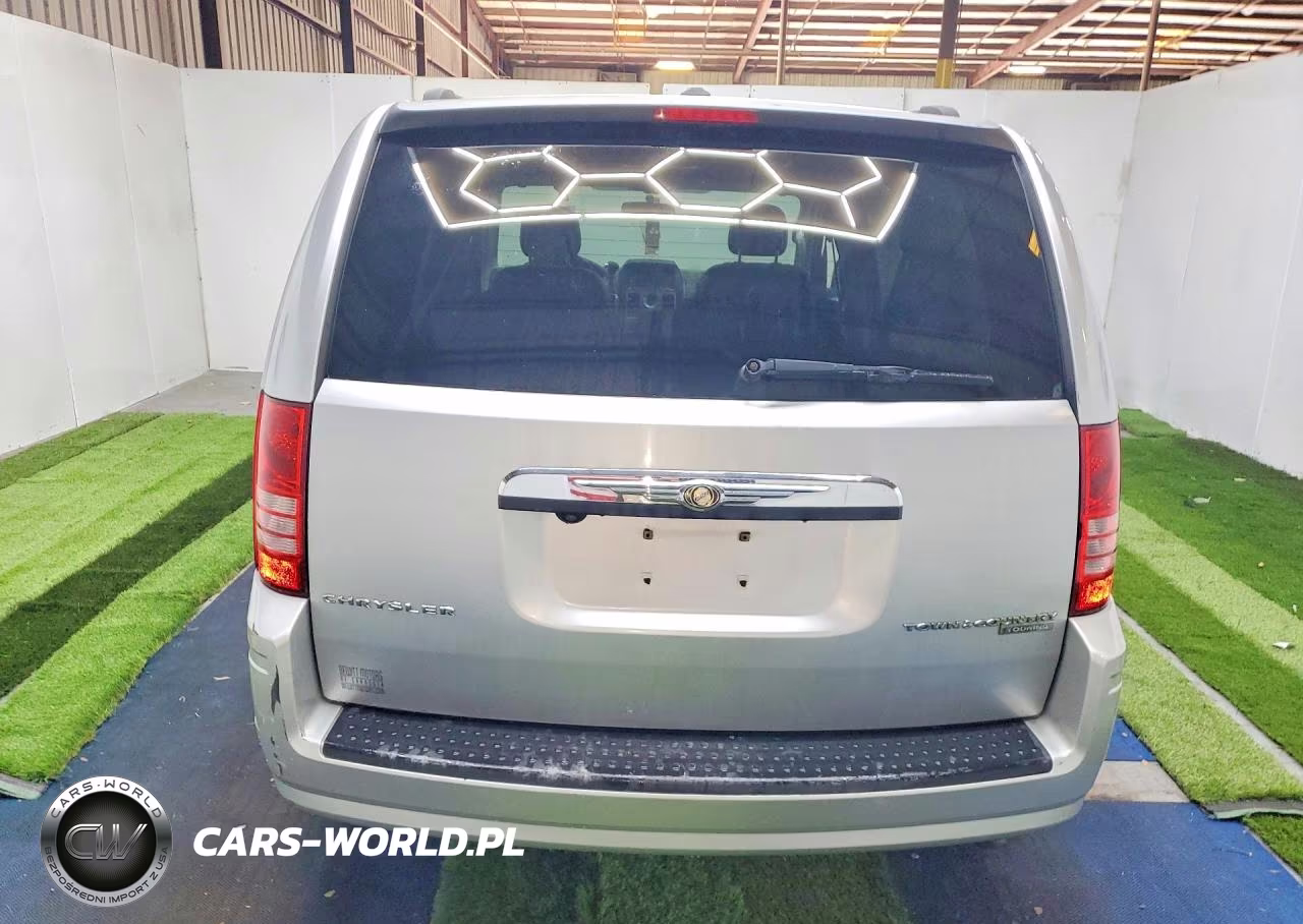 2010 Chrysler Town & Country Touring Plus VIN:2A4RR8D13AR386865 - 6