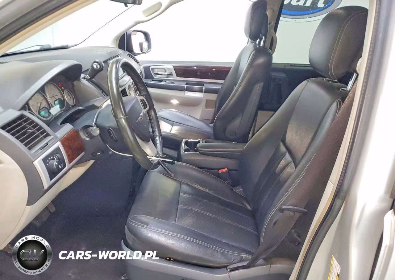2010 Chrysler Town & Country Touring Plus VIN:2A4RR8D13AR386865 - 7