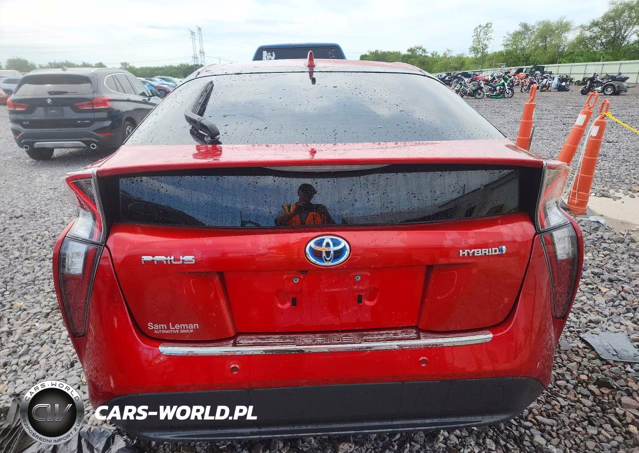 2018 Toyota Prius Two VIN:JTDKBRFU5J3071731 - 6