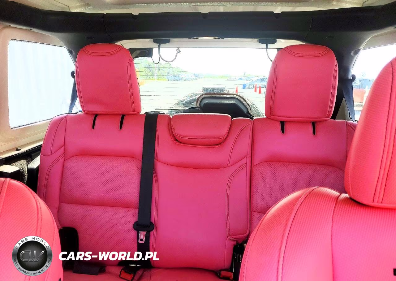 2020 Jeep Wrangler Unlimited Sahara VIN:1C4HJXENXLW221135 - 10