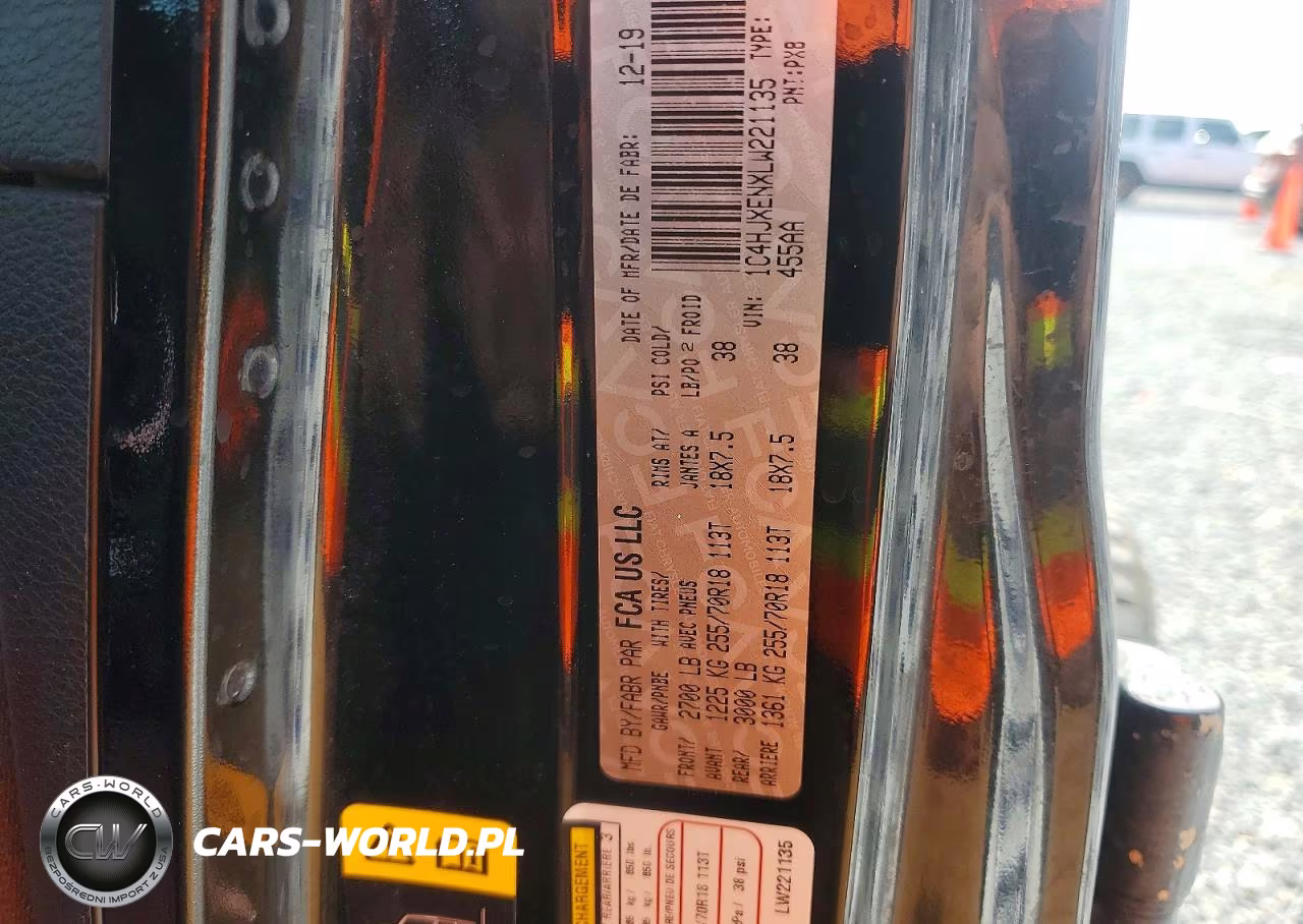 2020 Jeep Wrangler Unlimited Sahara VIN:1C4HJXENXLW221135 - 13