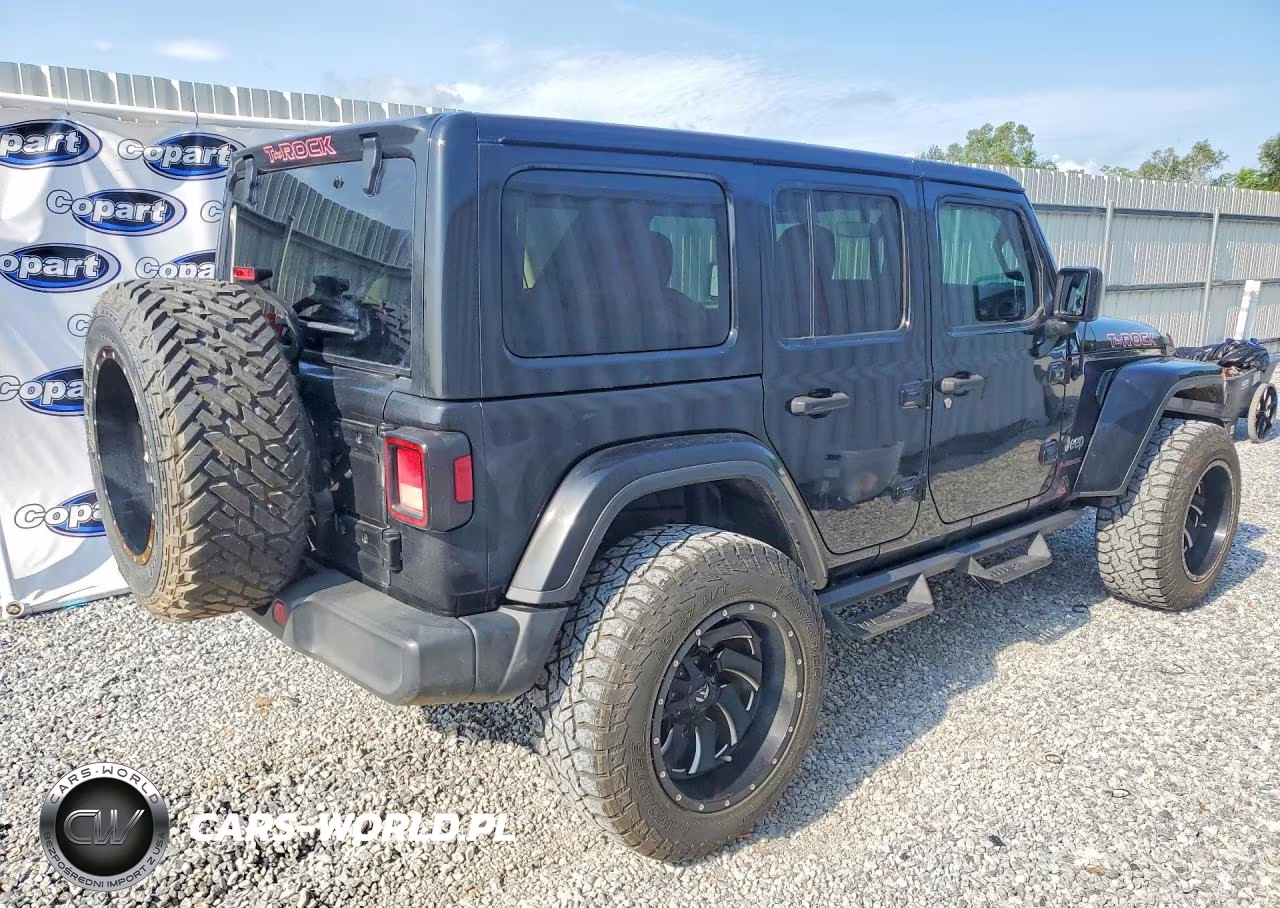 2020 Jeep Wrangler Unlimited Sahara VIN:1C4HJXENXLW221135 - 3