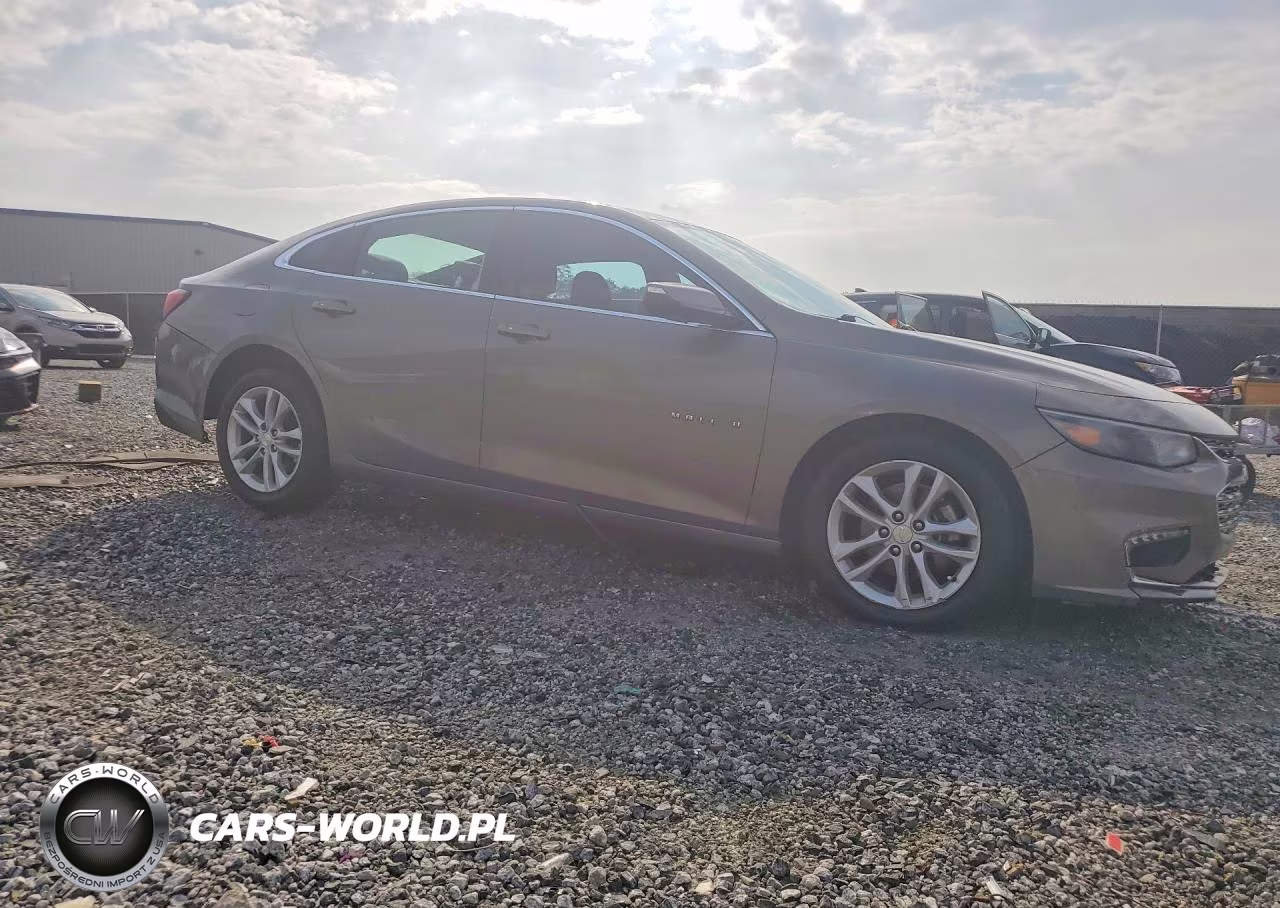 2017 Chevrolet Malibu Lt VIN:1G1ZE5ST7HF270051 - 4