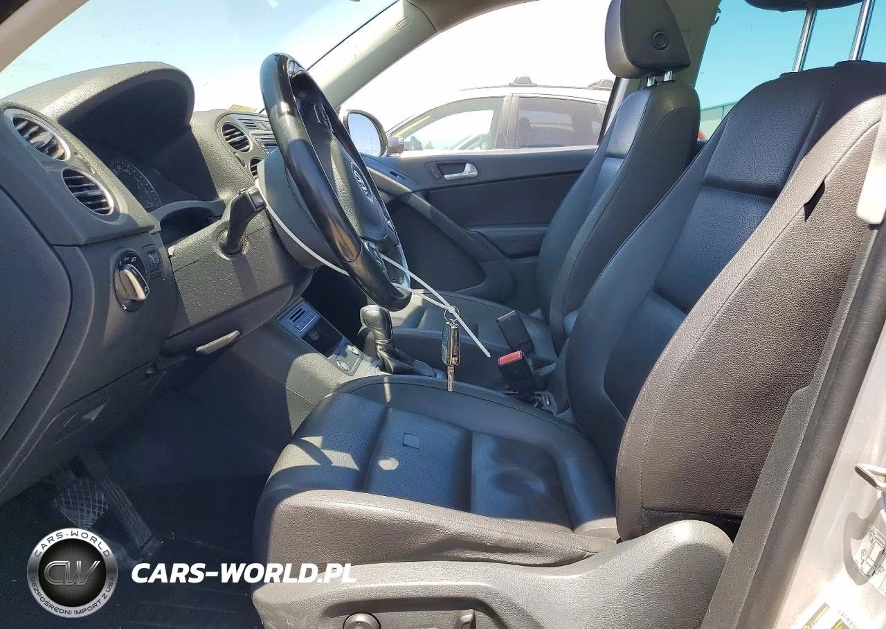 2016 Volkswagen Tiguan S VIN:WVGBV7AX2GW576013 - 7
