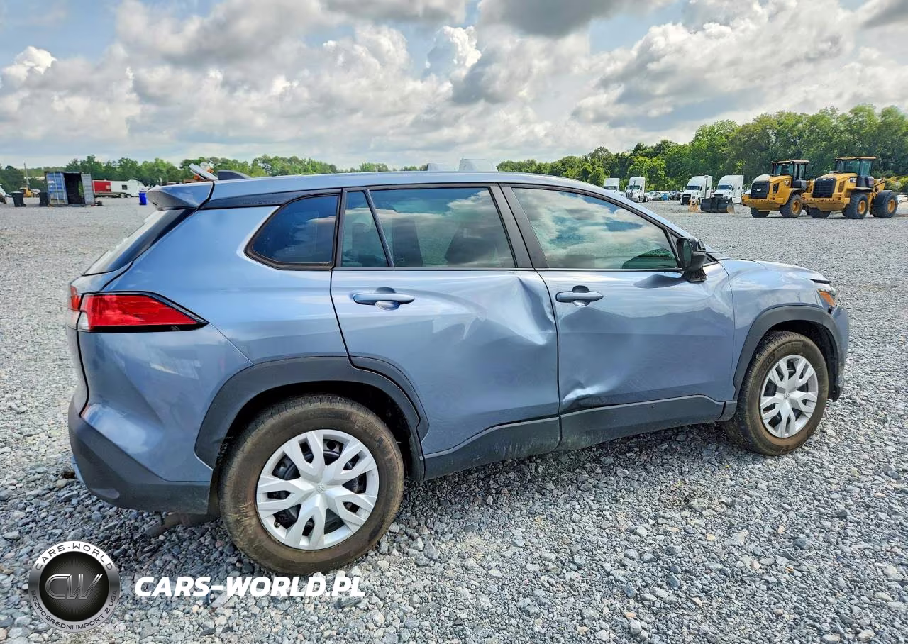 2022 Toyota Corolla Cross L VIN:7MUAAAAG9NV020566 - 3
