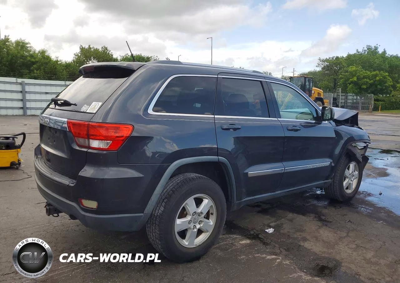 2013 Jeep Grand Cherokee Laredo VIN:1C4RJFAG8DC503086 - 3