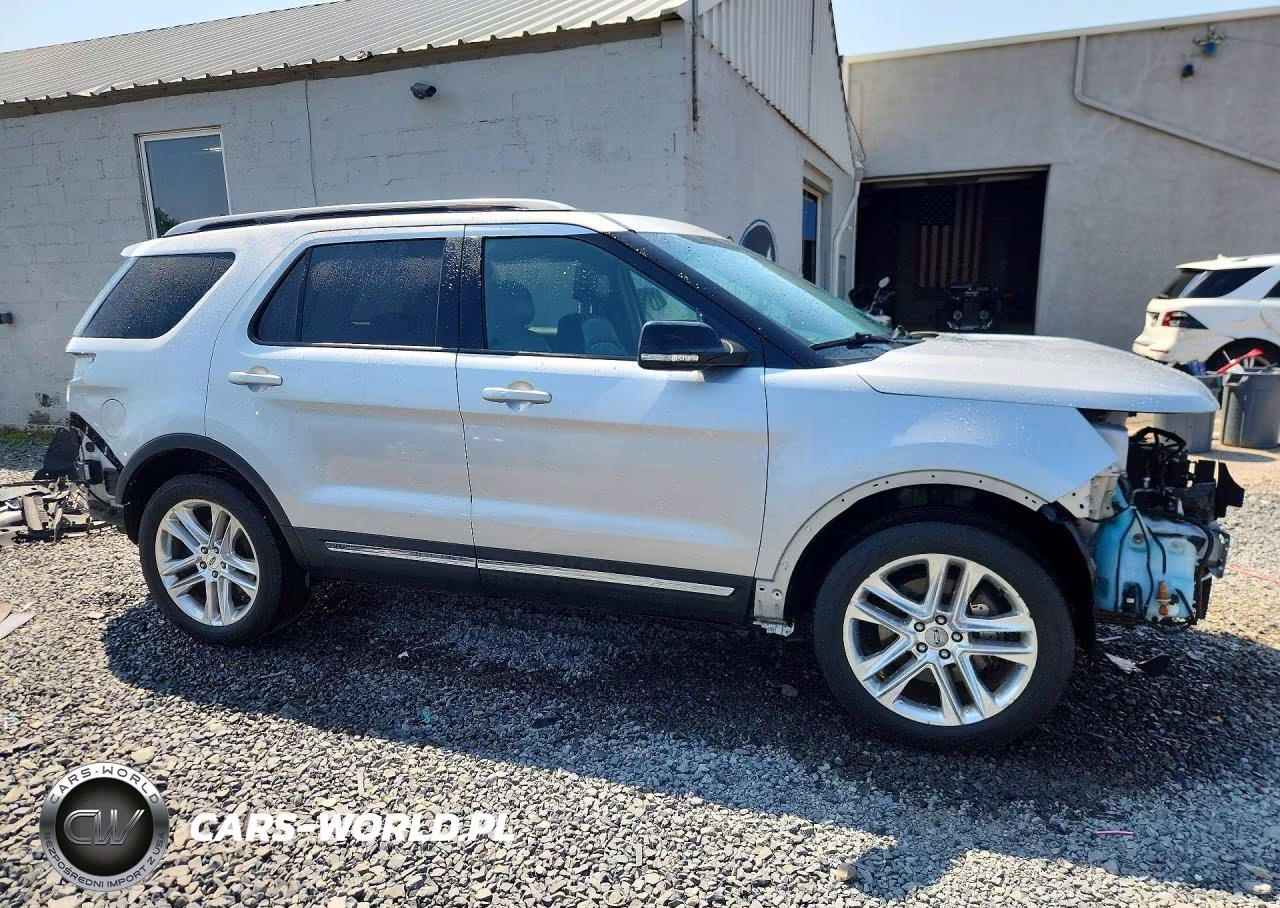 2017 Ford Explorer Xlt VIN:1FM5K8D80HGA45582 - 4