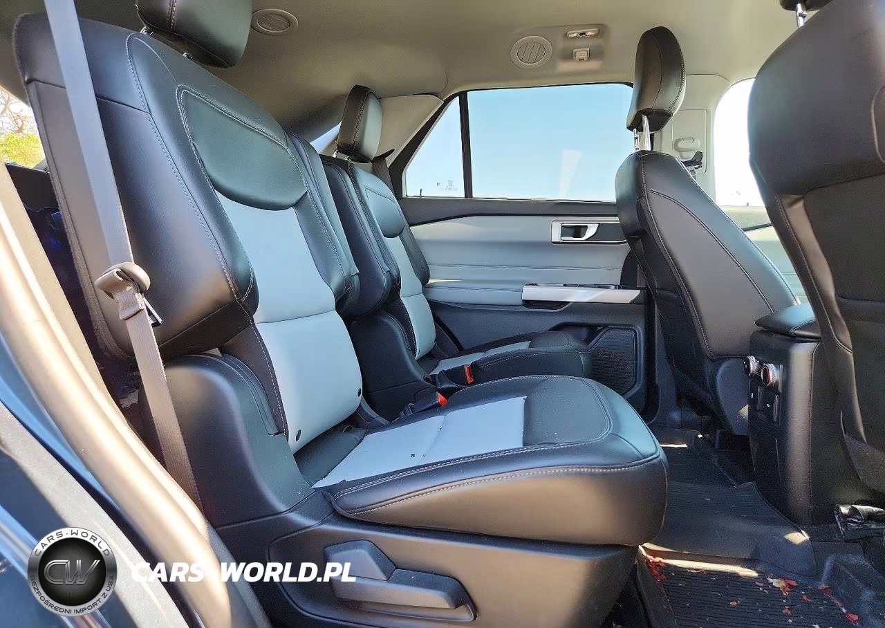 2024 Ford Explorer Xlt VIN:1FMSK8DHXRGA44704 - 11
