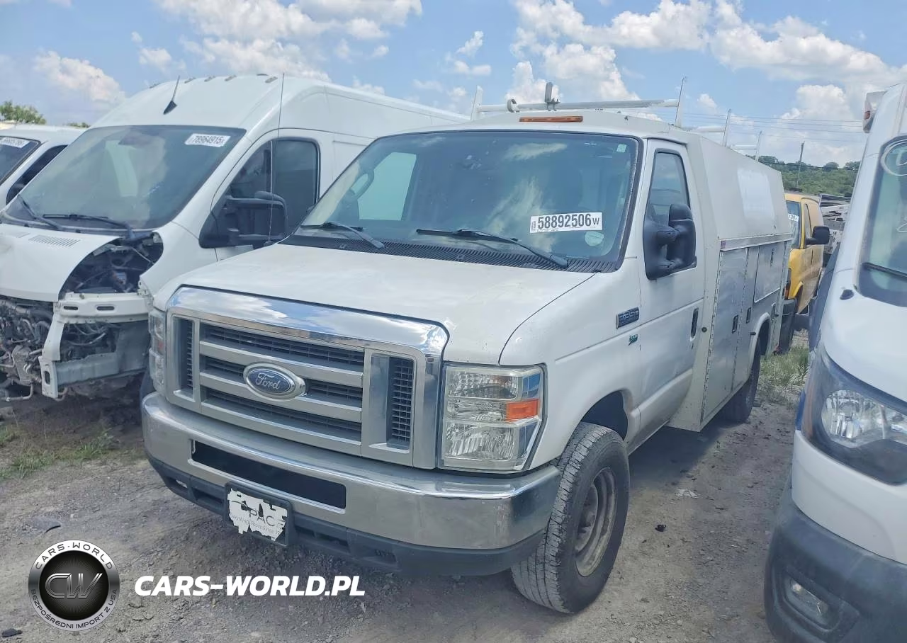 2013 Ford Econoline E350 Super Duty Cutaway Van