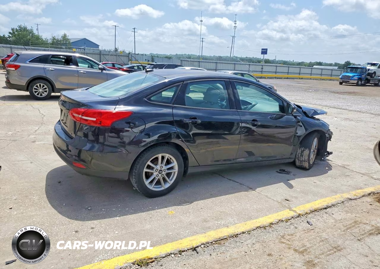 2017 Ford Focus Se VIN:1FADP3F28HL279365 - 3
