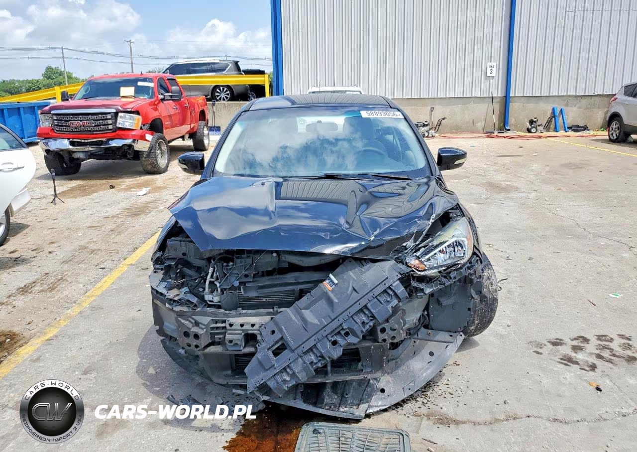 2017 Ford Focus Se VIN:1FADP3F28HL279365 - 5