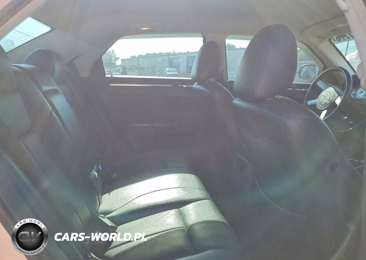 2009 Chrysler 300 Touring VIN:2C3KK53V79H586166 - 10