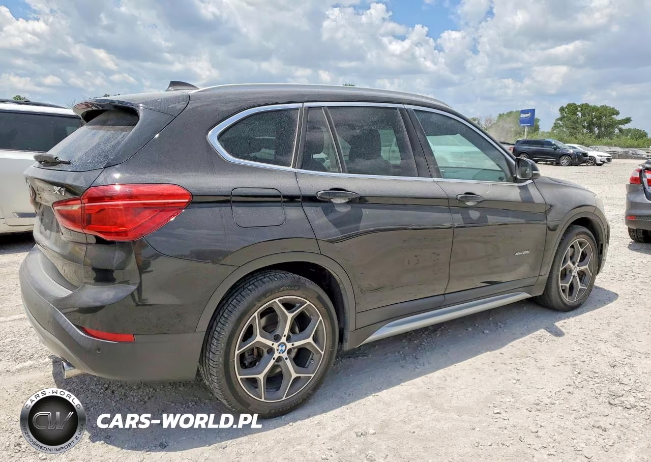 2017 BMW X1 xDrive28I VIN:WBXHT3Z3XH4A55073 - 3