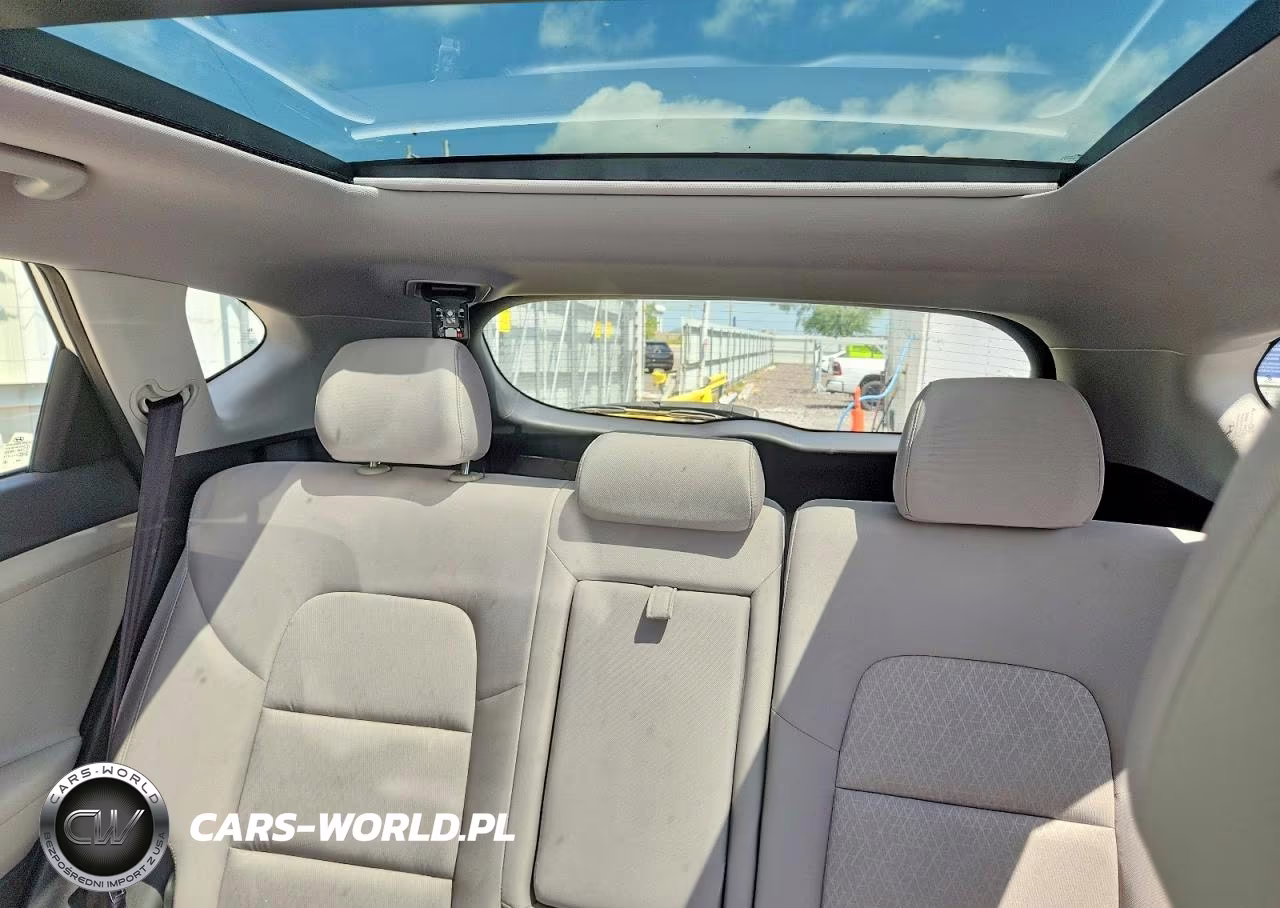 2018 Hyundai Tucson Value VIN:KM8J3CA25JU687740 - 10