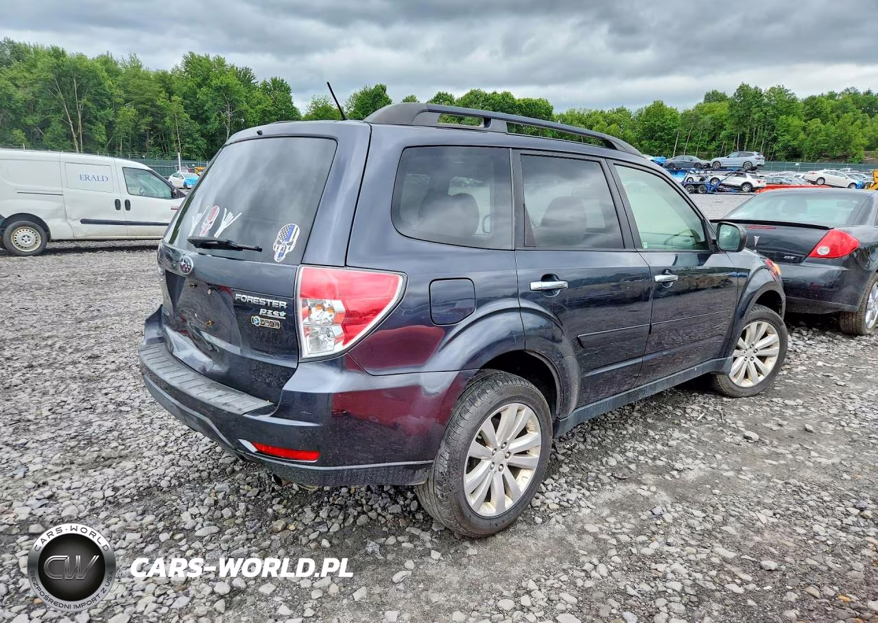 2013 Subaru Forester 2.5X Premium VIN:JF2SHADC2DH439060 - 3
