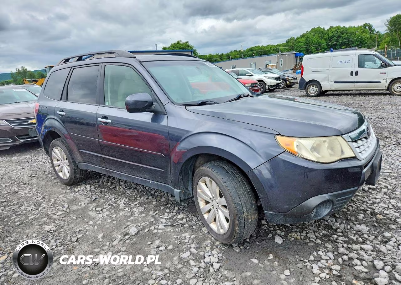 2013 Subaru Forester 2.5X Premium VIN:JF2SHADC2DH439060 - 4