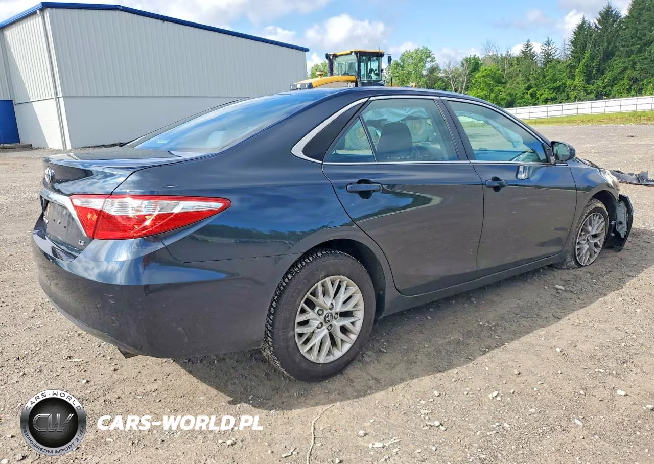 2016 Toyota Camry Le VIN:4T1BF1FK9GU583608 - 3