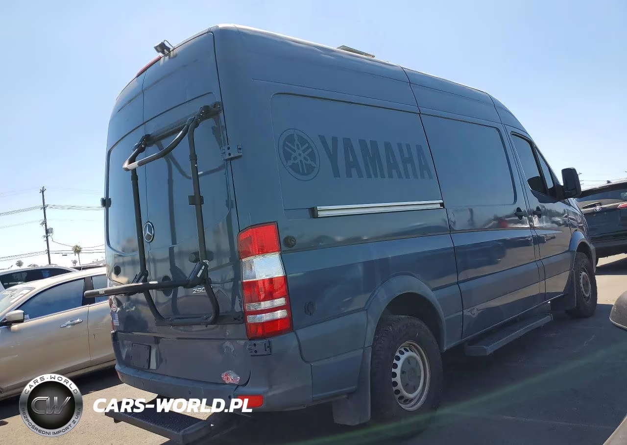 2018 Mercedes-Benz Sprinter 2500 VIN:WD3PE7CD1JP622584 - 3