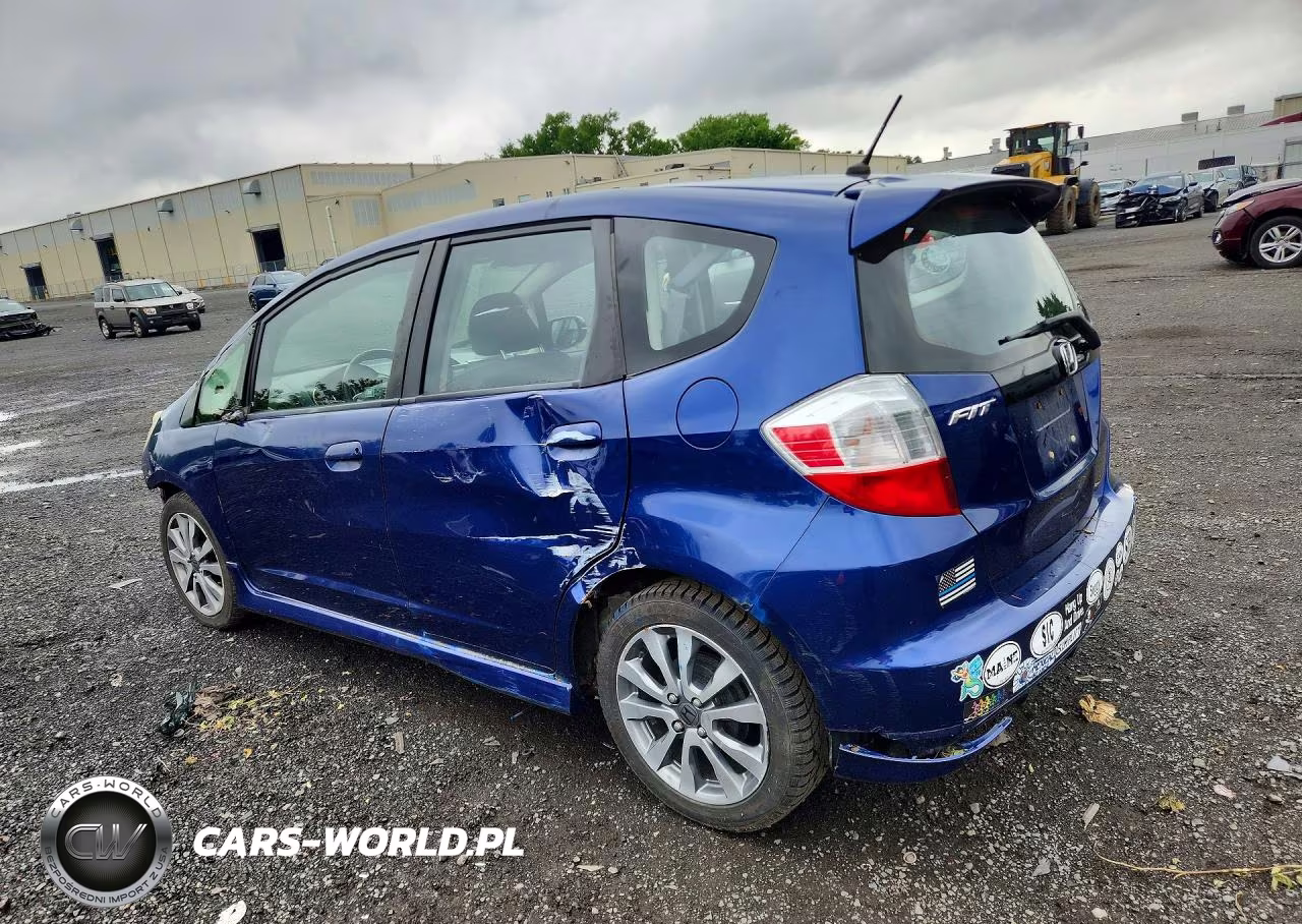 2013 Honda Fit Sport VIN:JHMGE8H51DC062461 - 2