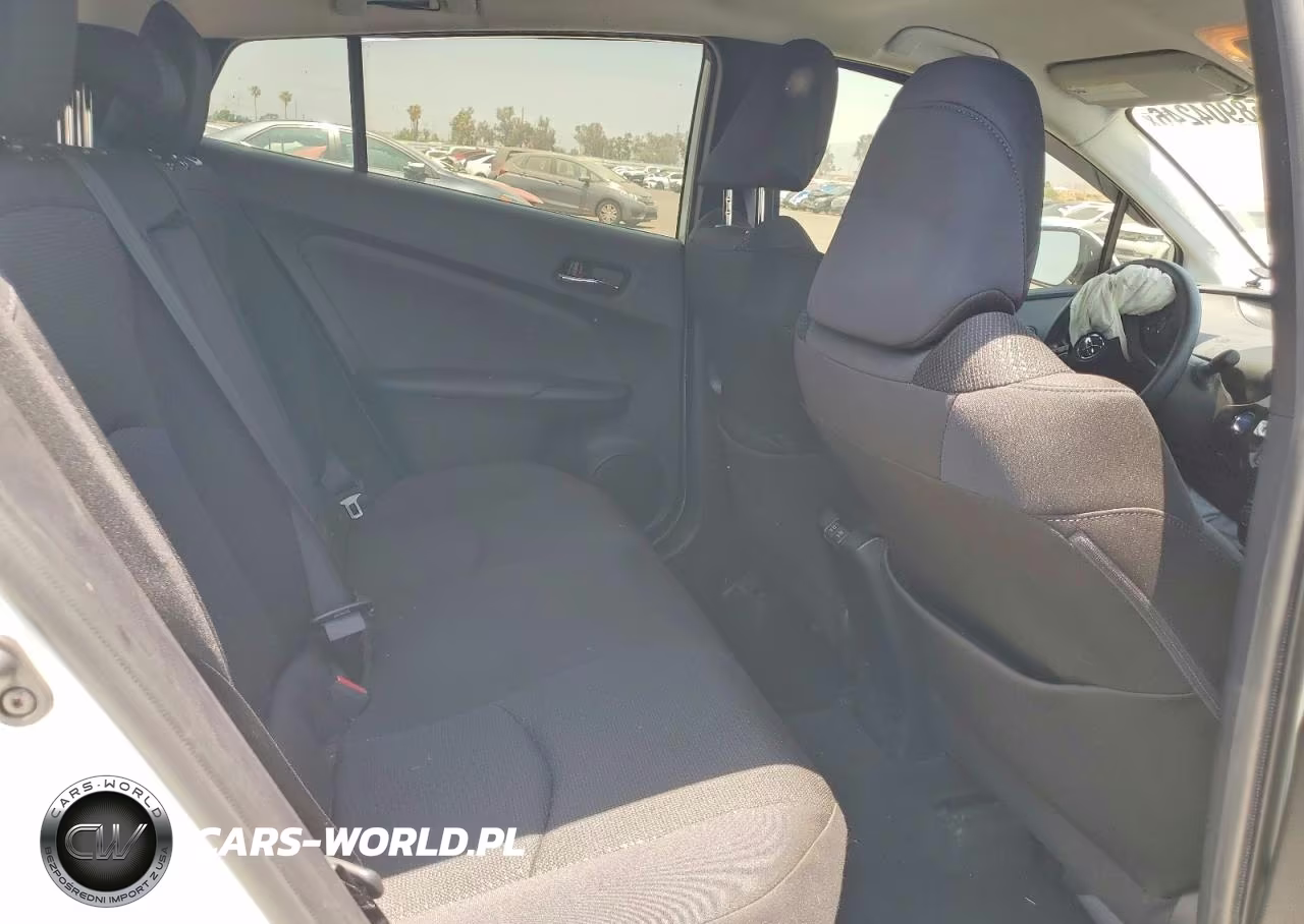 2020 Toyota Prius Le VIN:JTDKARFU4L3113425 - 10
