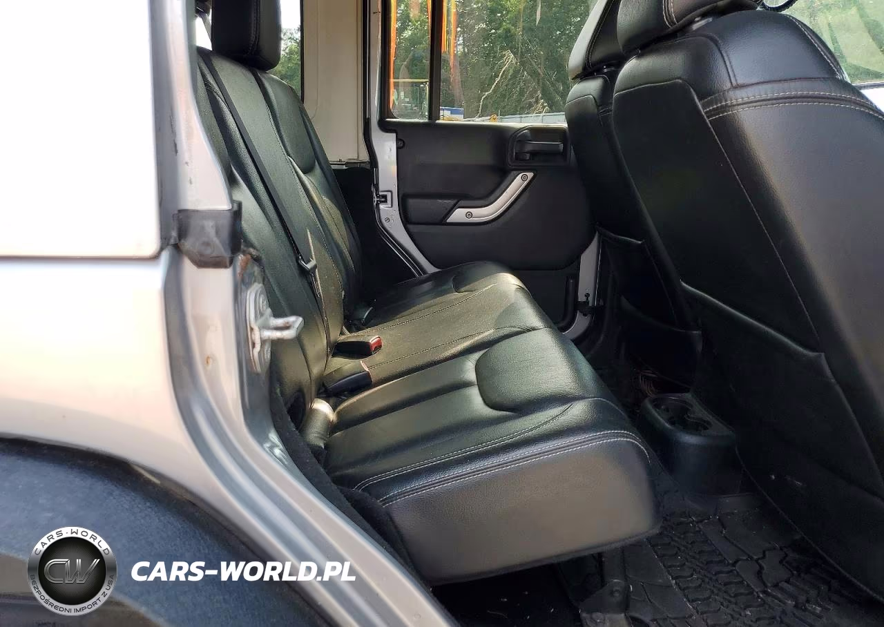 2015 Jeep Wrangler Unlimited Sahara VIN:1C4BJWEGXFL744579 - 10
