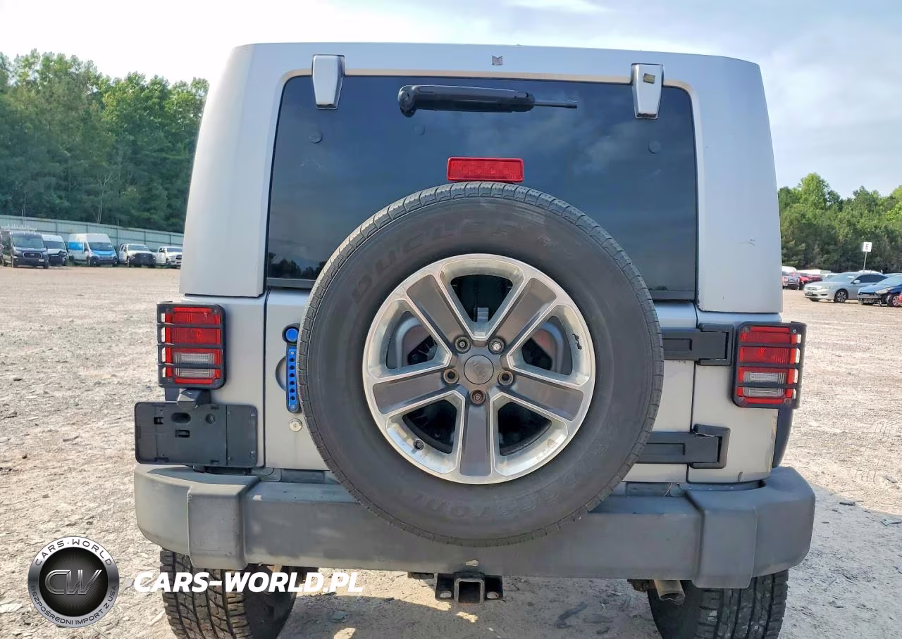 2015 Jeep Wrangler Unlimited Sahara VIN:1C4BJWEGXFL744579 - 6