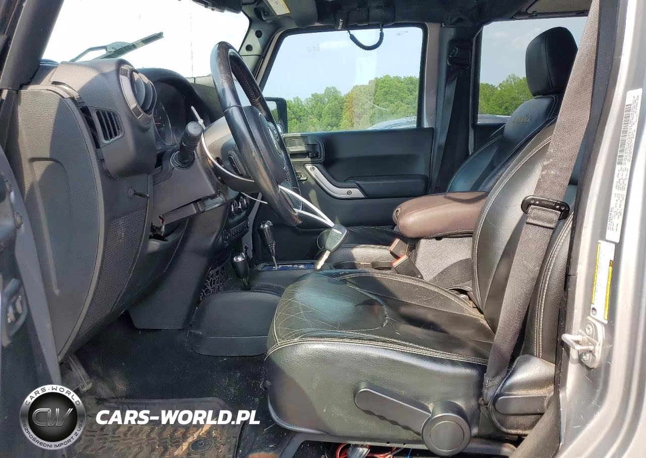 2015 Jeep Wrangler Unlimited Sahara VIN:1C4BJWEGXFL744579 - 7