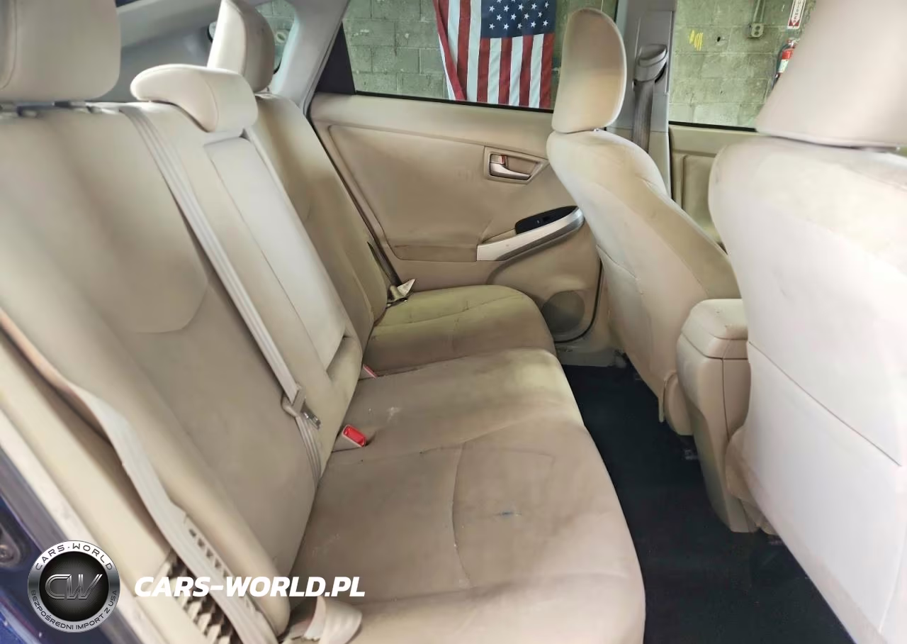 2014 Toyota Prius Two VIN:JTDKN3DU1E1752140 - 10
