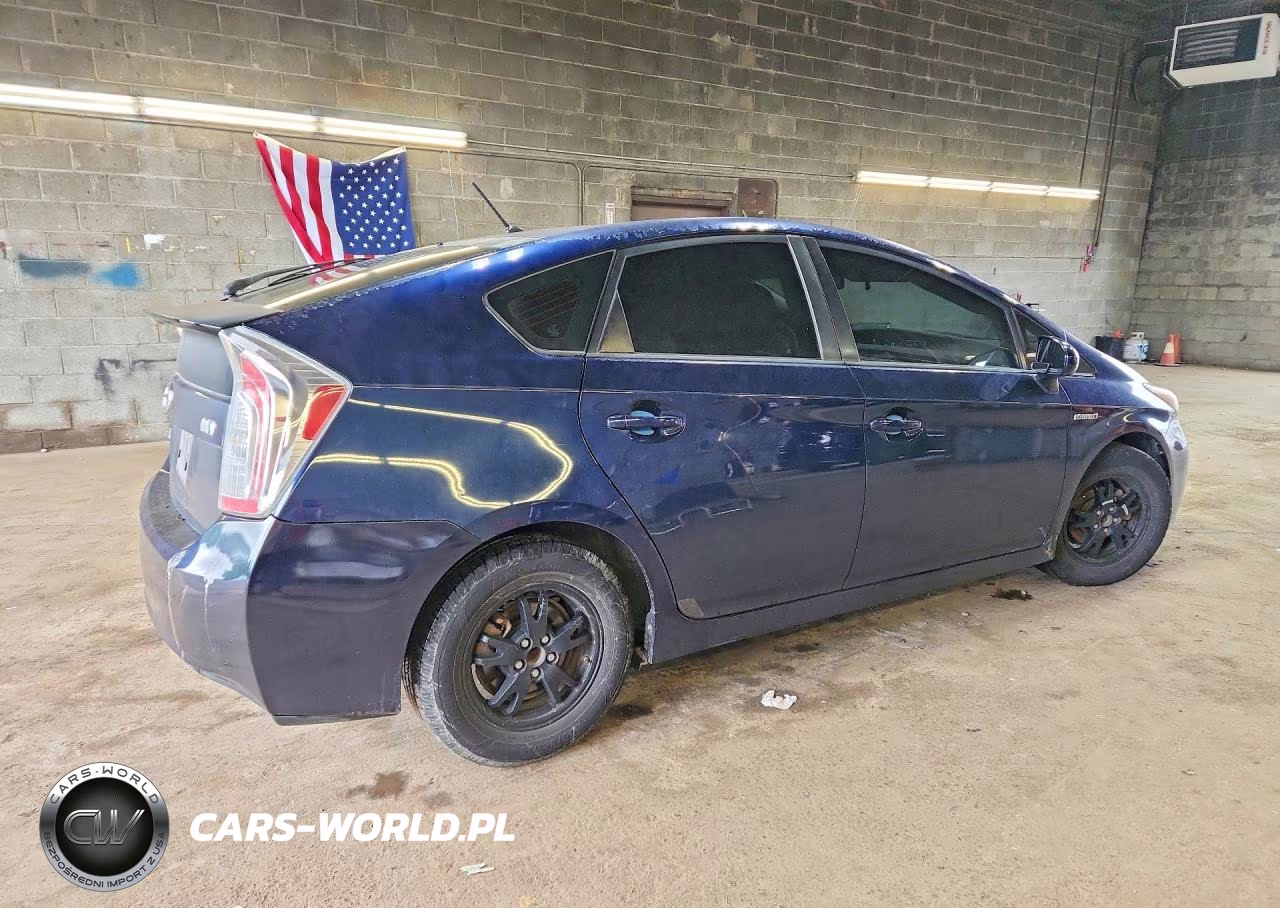 2014 Toyota Prius Two VIN:JTDKN3DU1E1752140 - 3