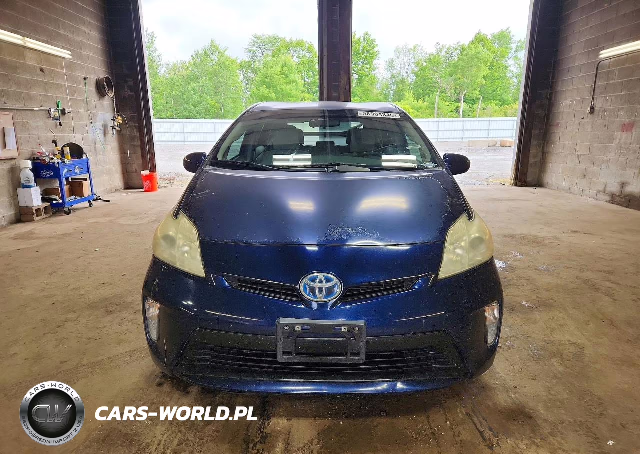 2014 Toyota Prius Two VIN:JTDKN3DU1E1752140 - 5