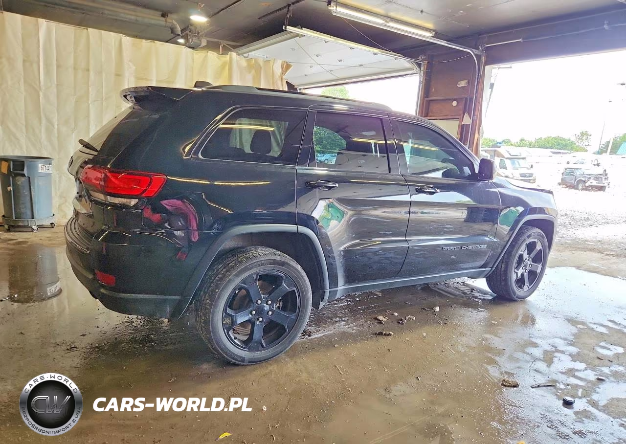 2018 Jeep Grand Cherokee Laredo VIN:1C4RJFAG7JC390307 - 3