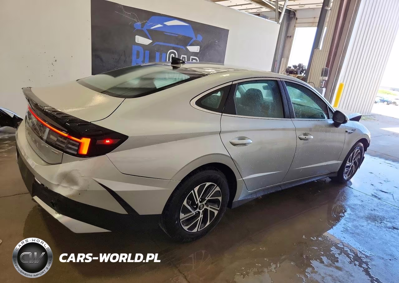 2026 Hyundai Sonata Hybrid Blue VIN:KMHL24JJ1TA161943 - 3