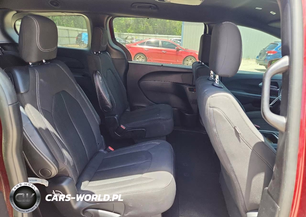 2019 Chrysler Pacifica Touring Plus VIN:2C4RC1FG7KR638621 - 11