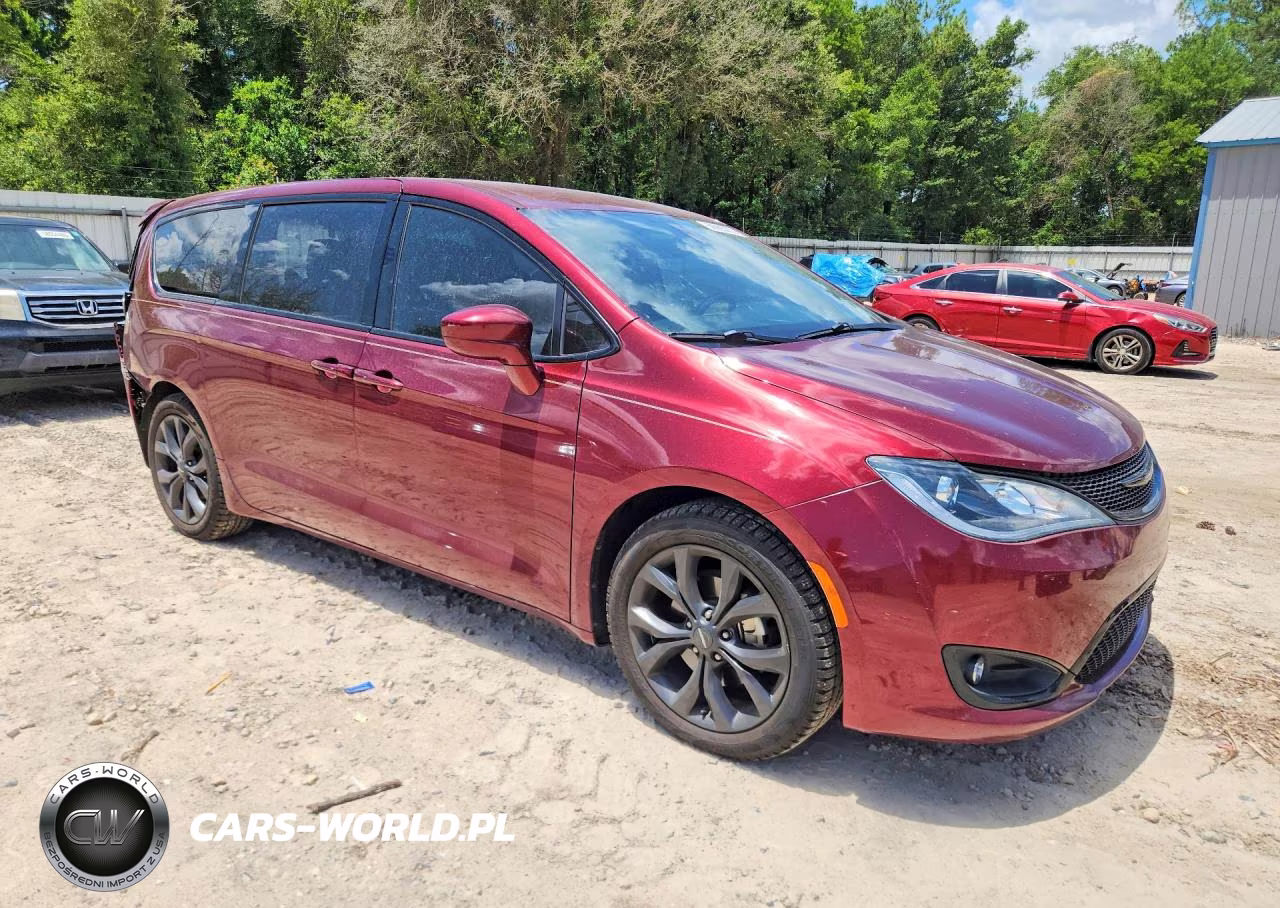 2019 Chrysler Pacifica Touring Plus VIN:2C4RC1FG7KR638621 - 4
