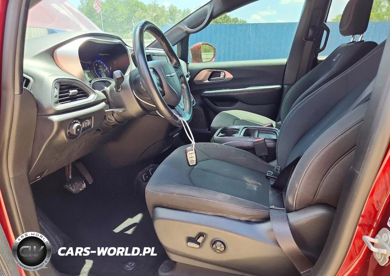 2019 Chrysler Pacifica Touring Plus VIN:2C4RC1FG7KR638621 - 7