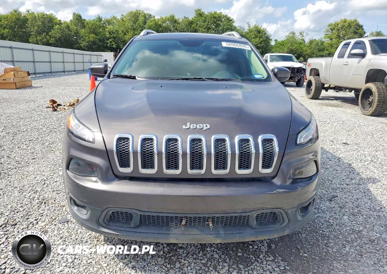 2018 Jeep Cherokee Latitude Plus VIN:1C4PJLLB4JD509870 - 5