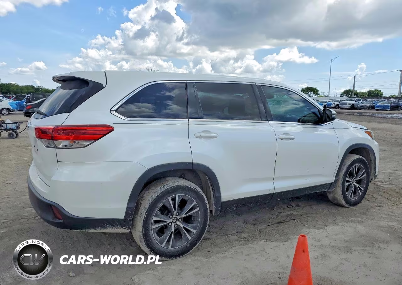 2019 Toyota Highlander Le VIN:5TDZARFH7KS052277 - 3