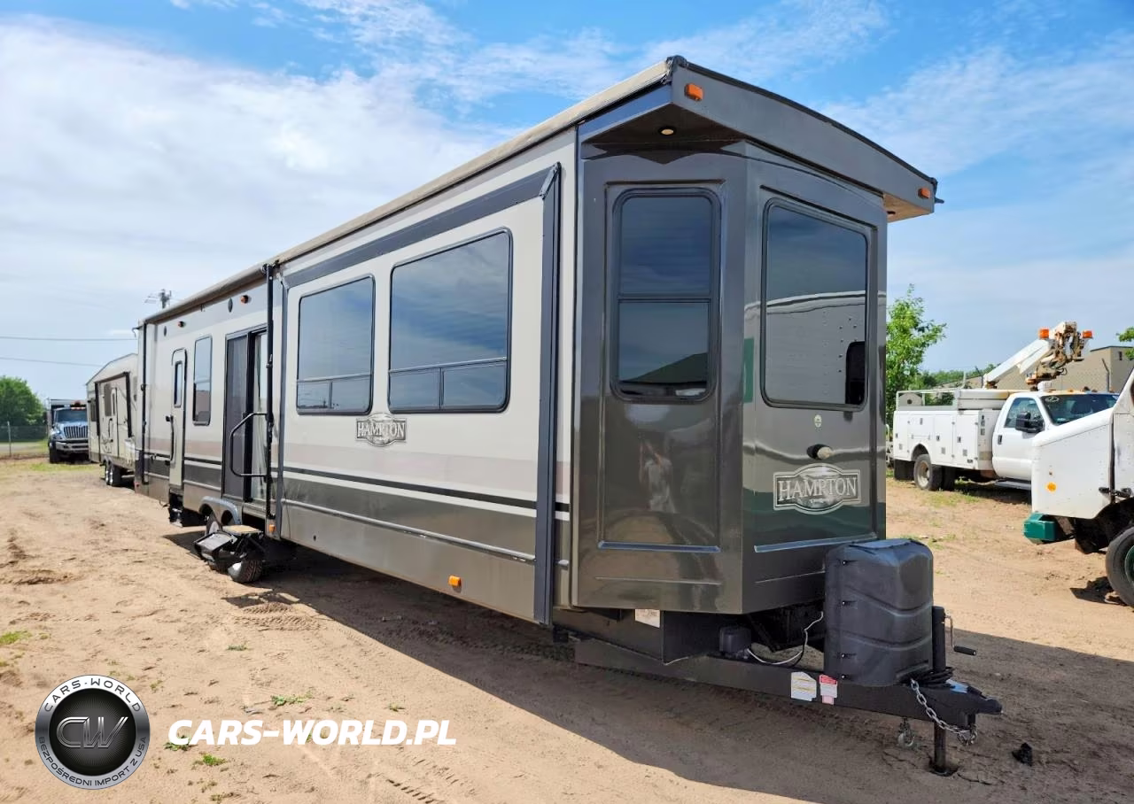 2015 Cross Roads Hampton Camper