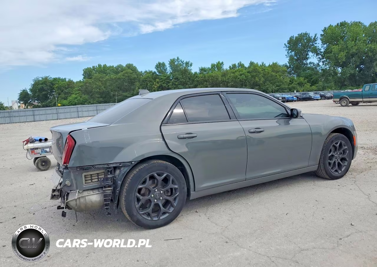 2019 Chrysler 300 S VIN:2C3CCAGG2KH610658 - 3