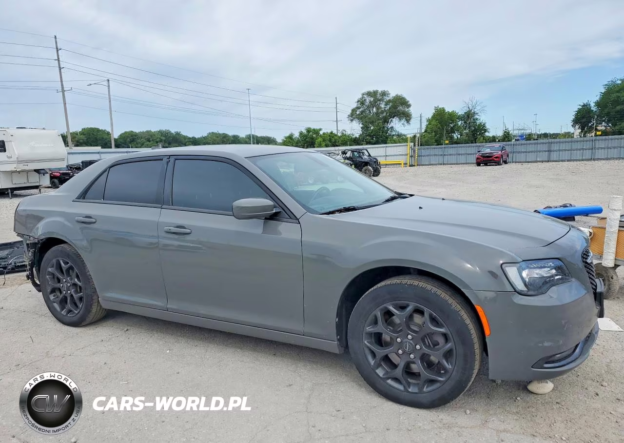 2019 Chrysler 300 S VIN:2C3CCAGG2KH610658 - 4