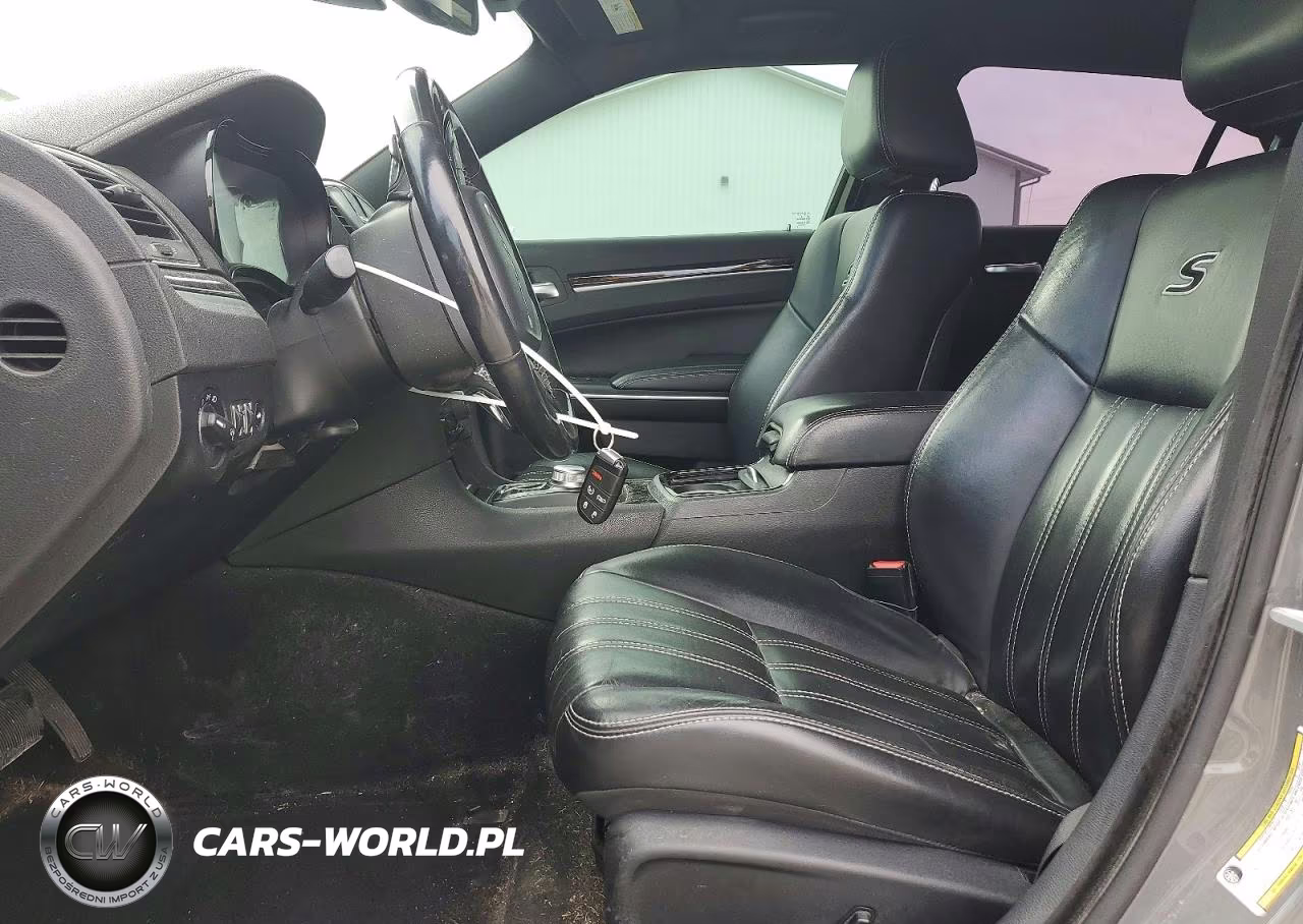 2019 Chrysler 300 S VIN:2C3CCAGG2KH610658 - 7