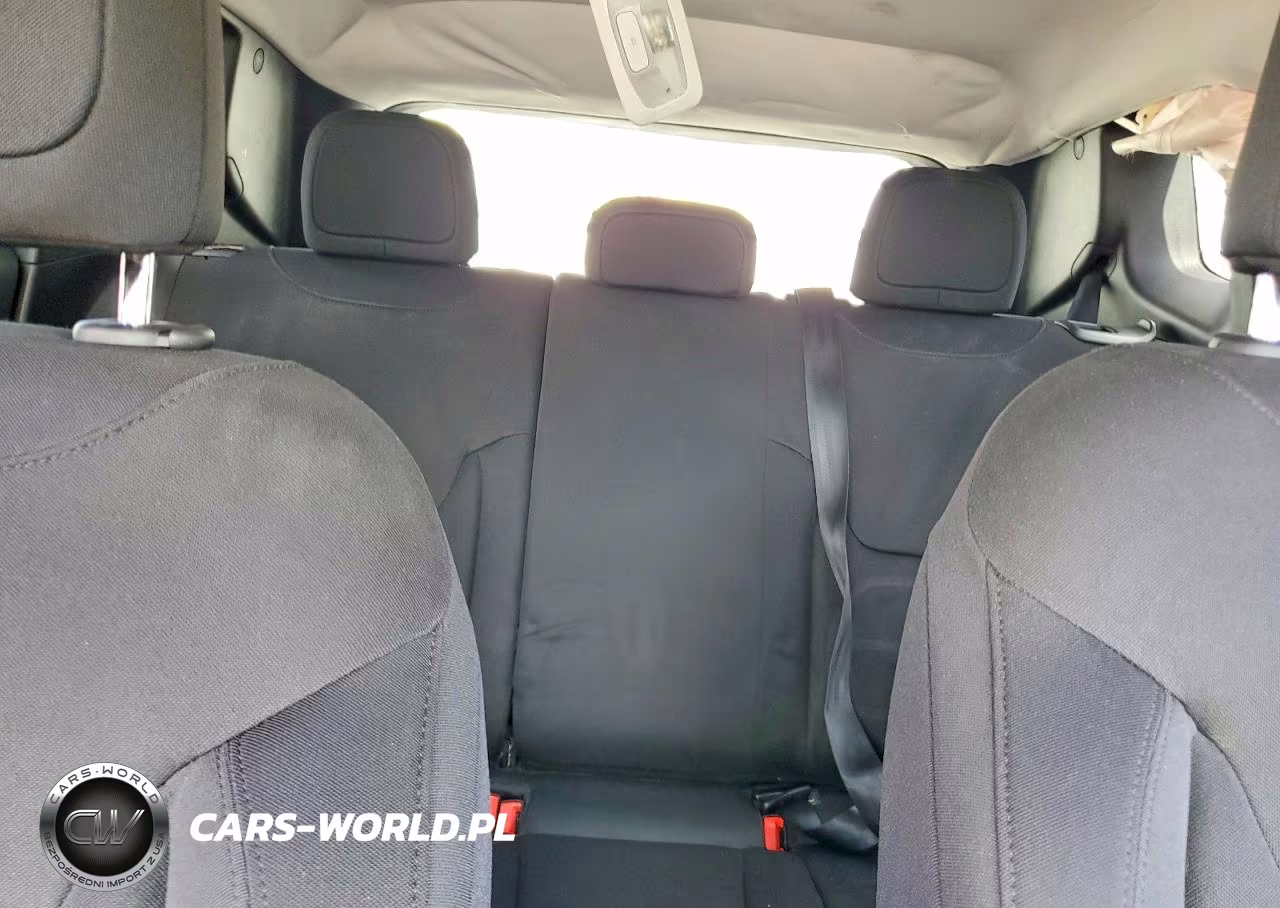 2018 Jeep Renegade Latitude VIN:ZACCJABB4JPG84027 - 10