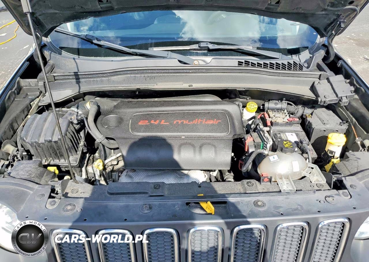 2018 Jeep Renegade Latitude VIN:ZACCJABB4JPG84027 - 12